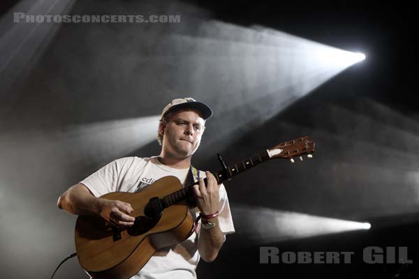 MAC DEMARCO - 2019-07-06 - HEROUVILLE SAINT CLAIR - Chateau de Beauregard - Scene John - 